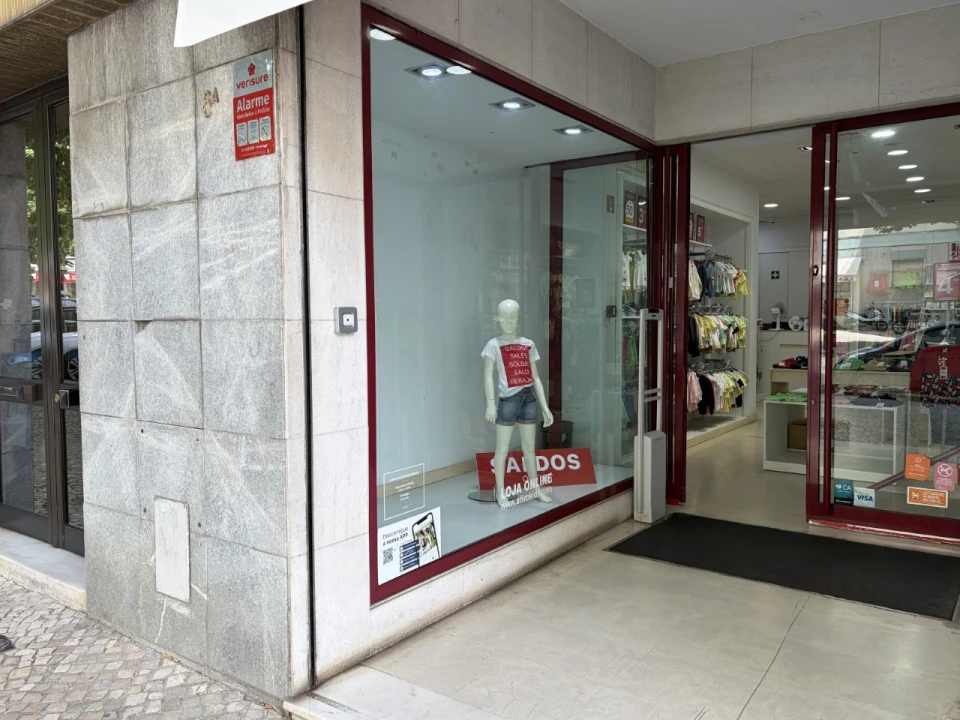 Loja para Arrendamento em Benfica Foto 9