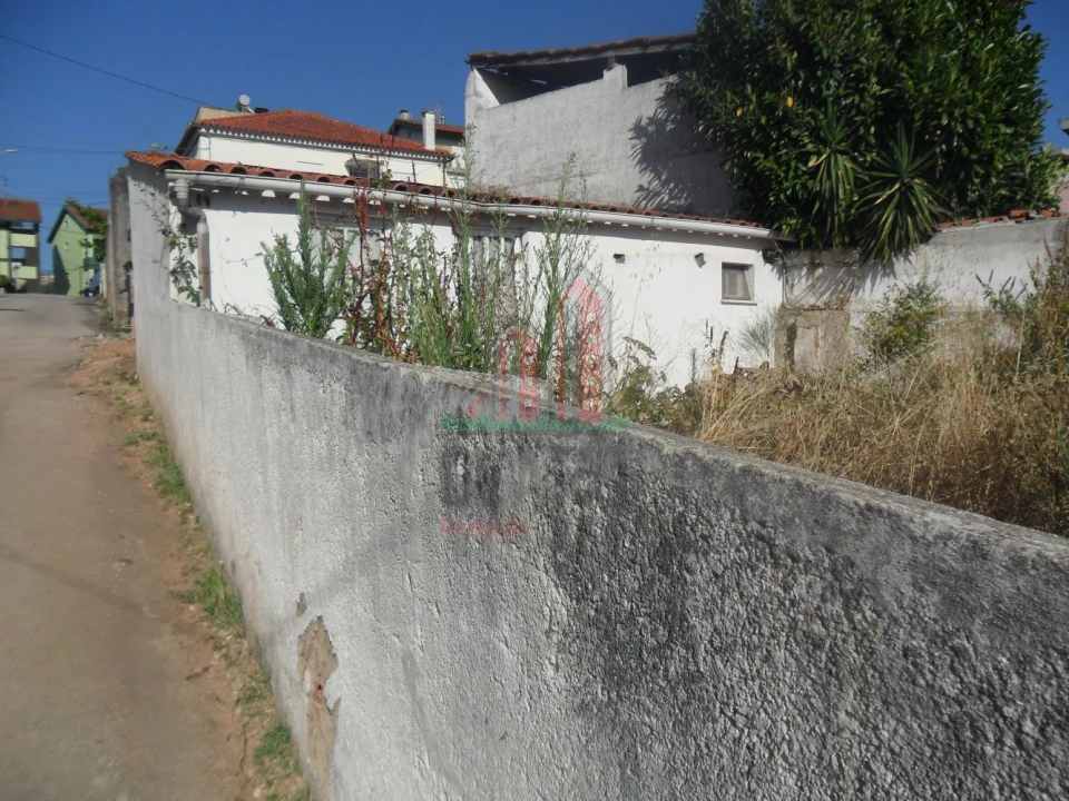 Moradia T2 para Venda em Santo Antonio dos Olivais Foto 2
