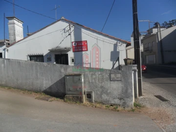Moradia T2 para Venda em Santo Antonio dos Olivais