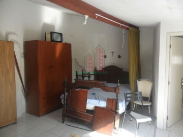 Moradia T2 para Venda em Santo Antonio dos Olivais
