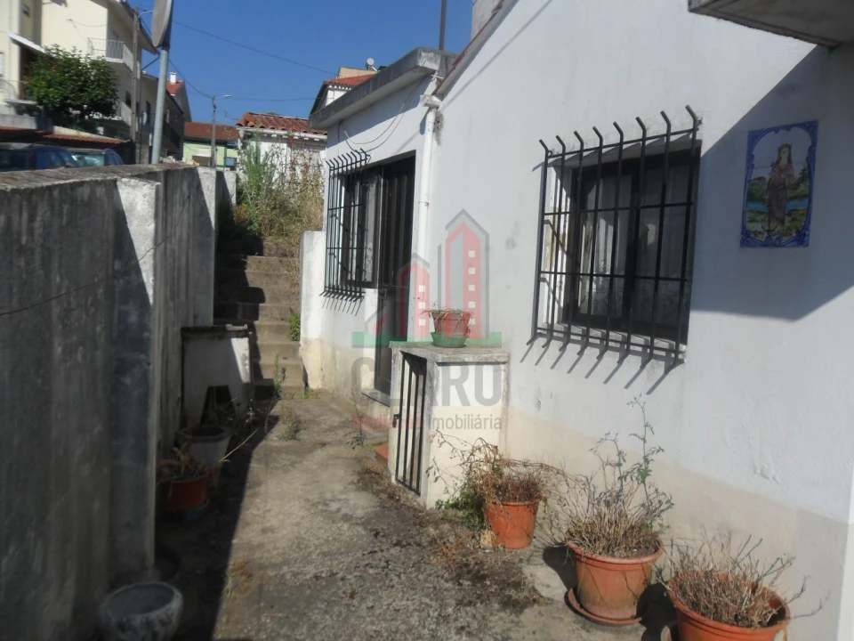 Moradia T2 para Venda em Santo Antonio dos Olivais Foto 20