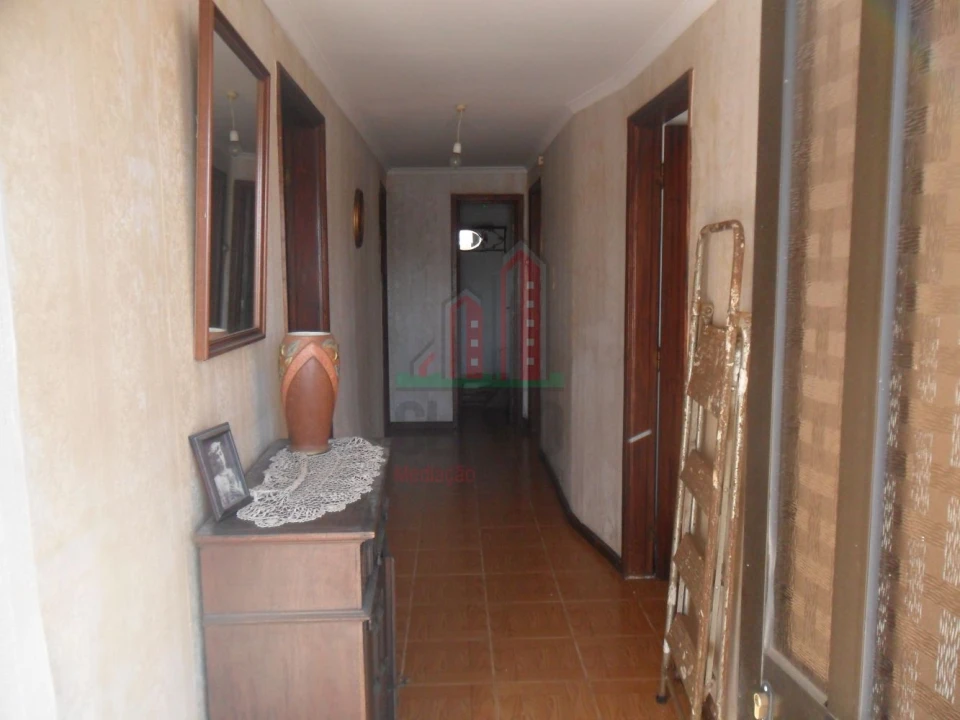Moradia T2 para Venda em Santo Antonio dos Olivais Foto 8