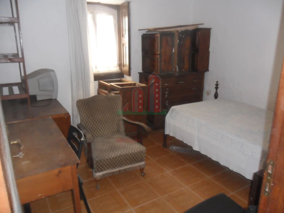 Moradia T2 para Venda em Santo Antonio dos Olivais Foto 12