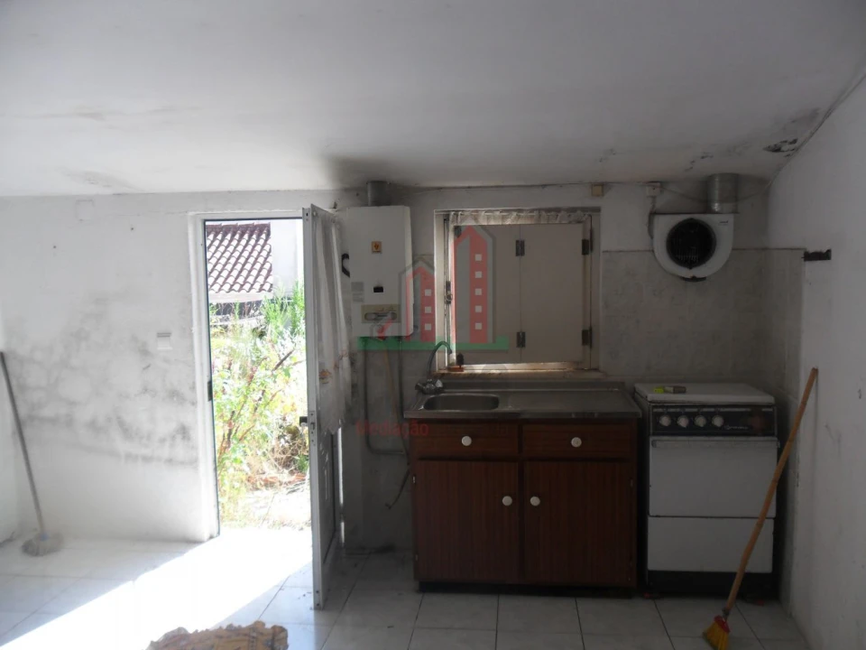 Moradia T2 para Venda em Santo Antonio dos Olivais Foto 11