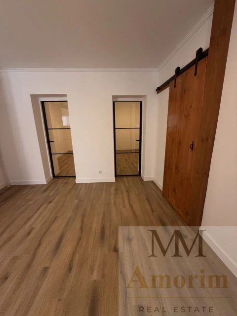 Apartamento T0 para Venda em Santa Maria do Castelo e Santiago e Santa Susana