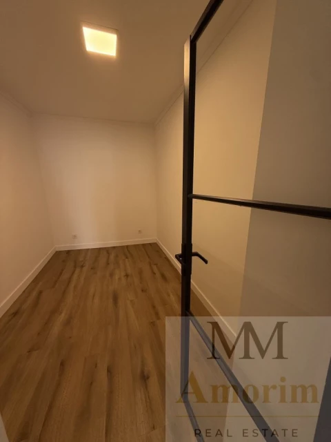 Apartamento T0 para Venda em Santa Maria do Castelo e Santiago e Santa Susana