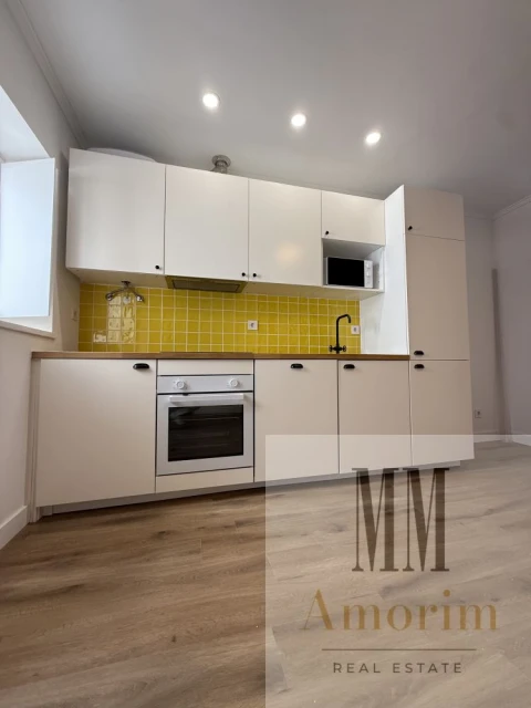 Apartamento para Venda em Santa Maria do Castelo e Santiago e Santa Susana
