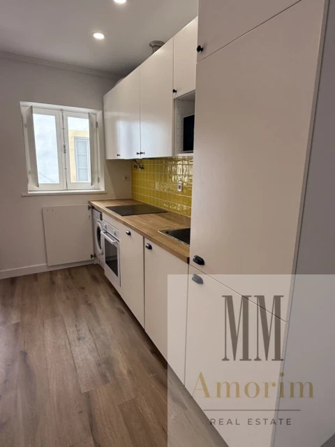Apartamento para Venda em Santa Maria do Castelo e Santiago e Santa Susana