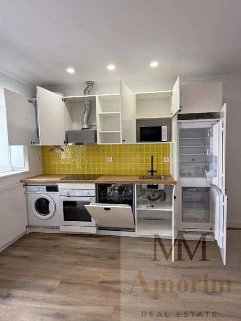 Apartamento T0 para Venda em Santa Maria do Castelo e Santiago e Santa Susana