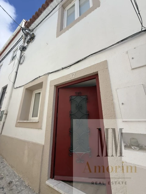 Apartamento para Venda em Santa Maria do Castelo e Santiago e Santa Susana