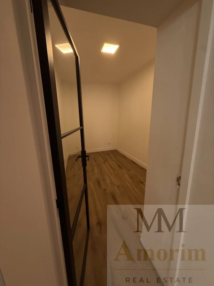 Apartamento T0 para Venda em Santa Maria do Castelo e Santiago e Santa Susana Foto 12