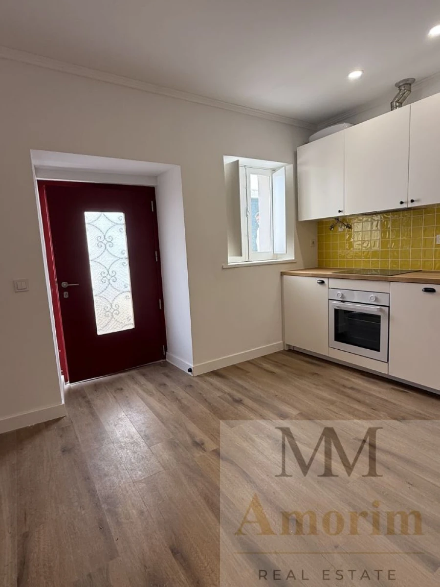 Apartamento T0 para Venda em Santa Maria do Castelo e Santiago e Santa Susana Foto 3