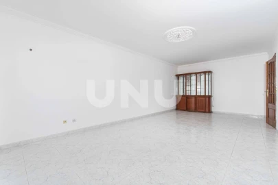 Apartamento T3 para Venda em Carregado e Cadafais