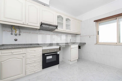 Apartamento T3 para Venda em Carregado e Cadafais