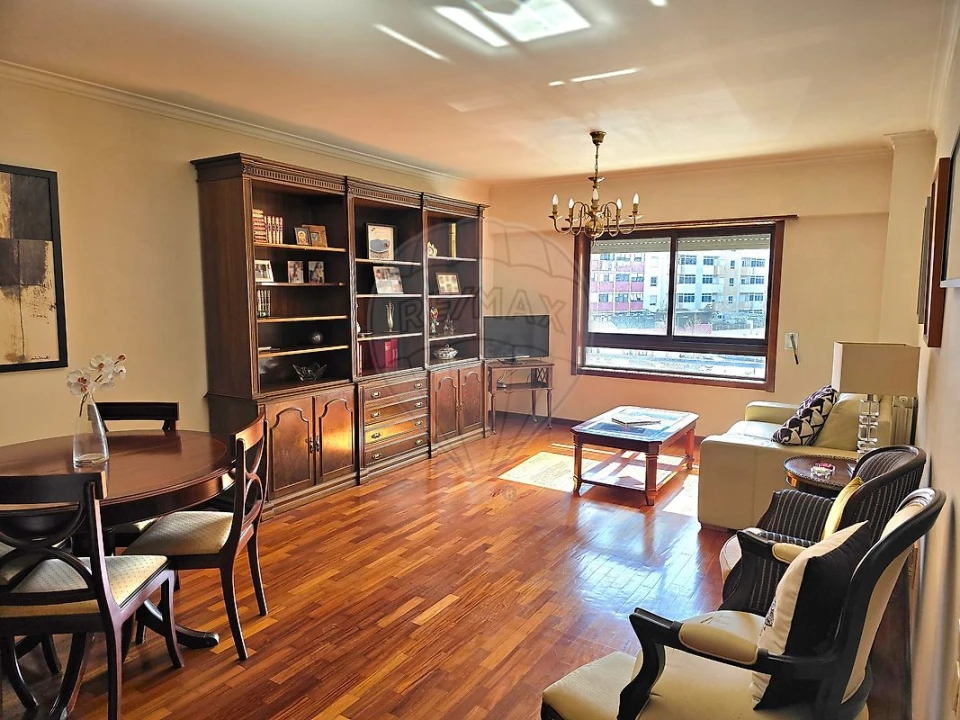 Apartamento T2 para Arrendamento em São Domingos de Benfica Foto 2