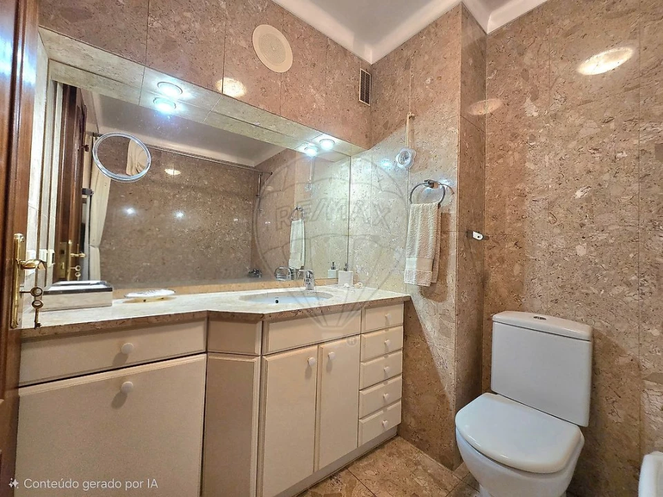 Apartamento T2 para Arrendamento em São Domingos de Benfica Foto 11
