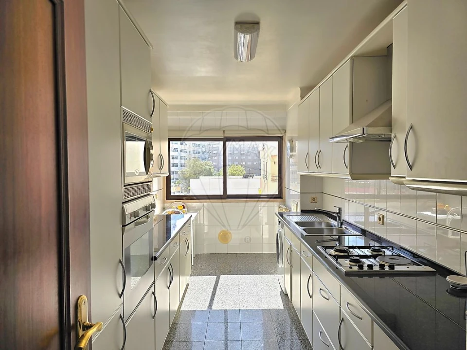 Apartamento T2 para Arrendamento em São Domingos de Benfica Foto 4