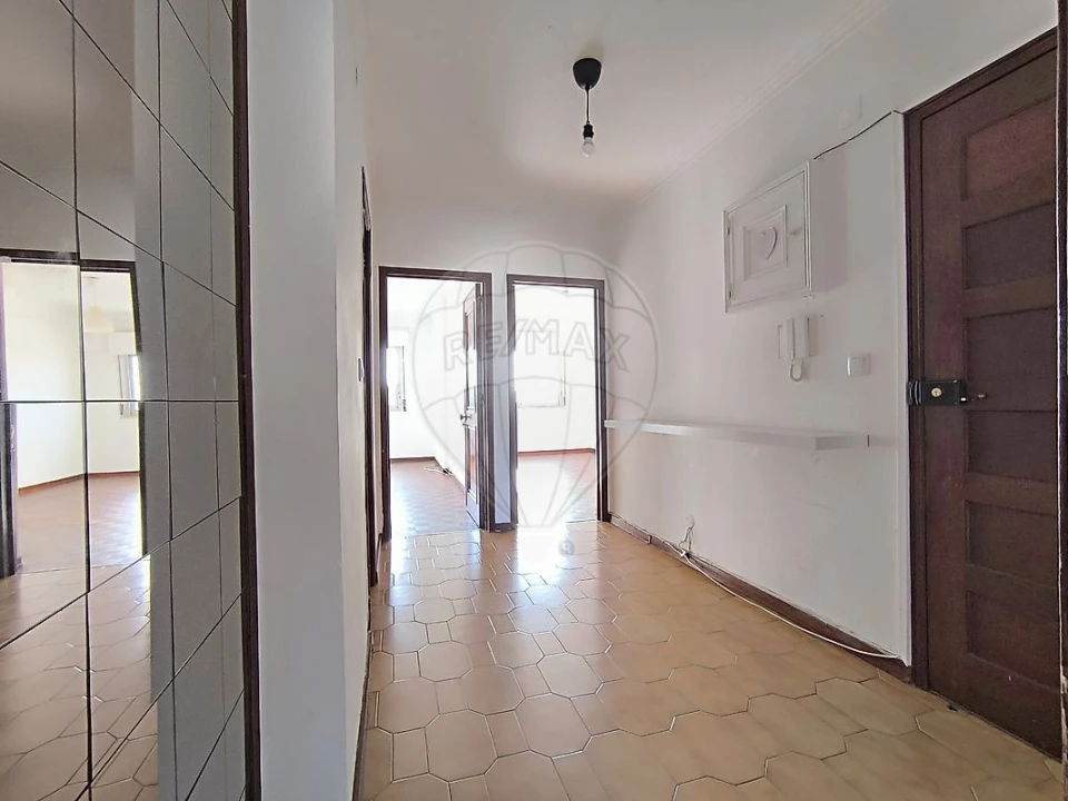 Apartamento T2 para Venda em Queluz e Belas Foto 20