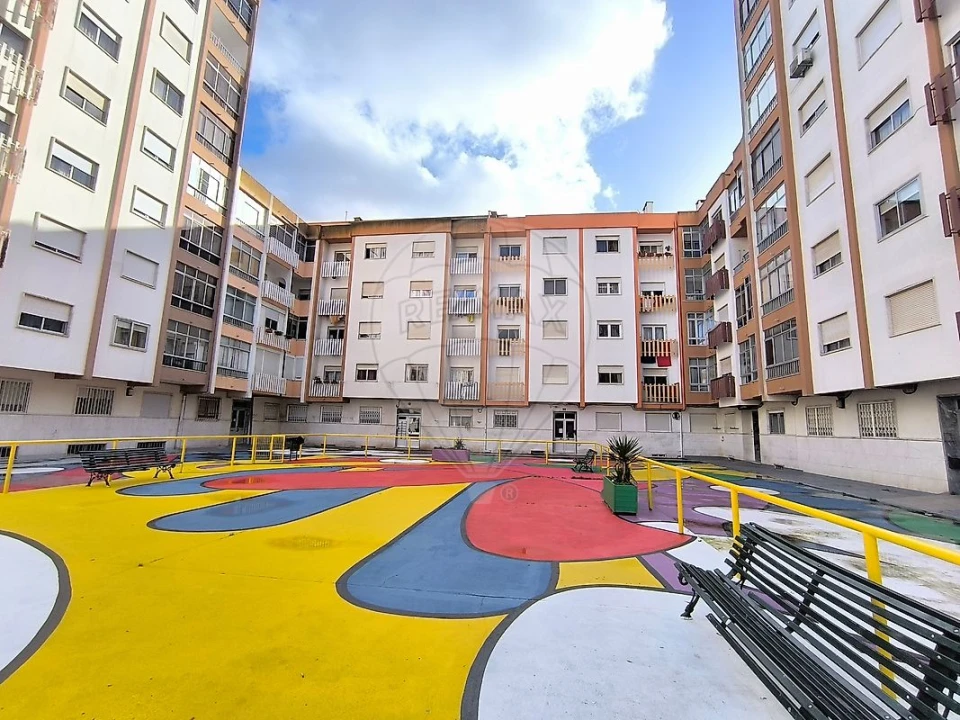 Apartamento T2 para Venda em Queluz e Belas Foto 37