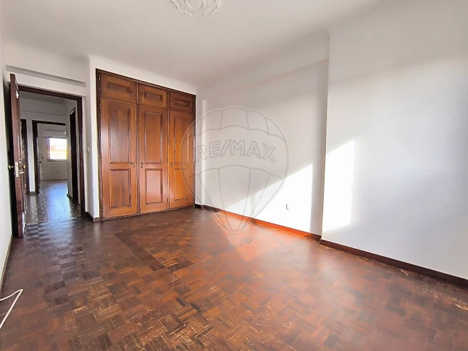 Apartamento T2 para Venda em Queluz e Belas Foto 3