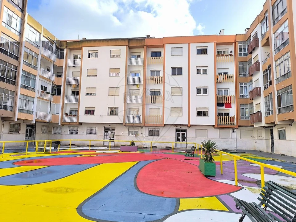 Apartamento T2 para Venda em Queluz e Belas Foto 38