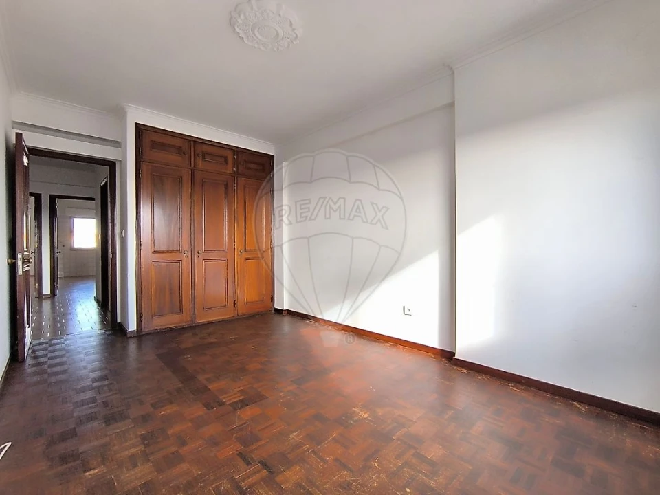 Apartamento T2 para Venda em Queluz e Belas Foto 1