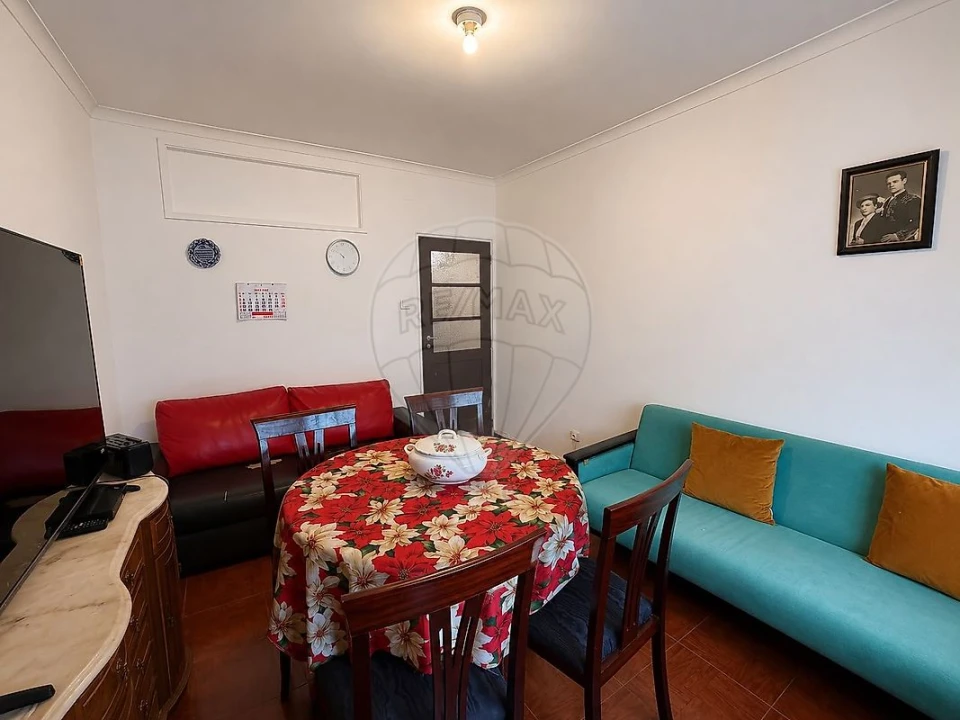 Apartamento T1 para Venda em Oliveira do Douro Foto 1