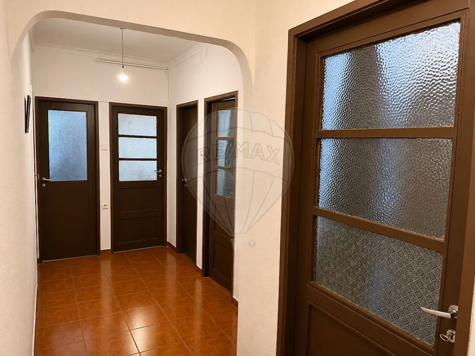 Apartamento T1 para Venda em Oliveira do Douro Foto 9