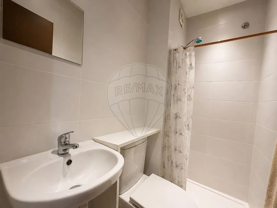 Apartamento T1 para Venda em Oliveira do Douro Foto 3