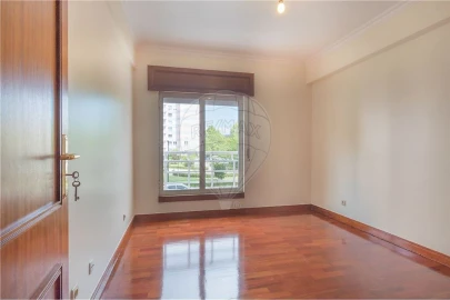 Apartamento T2 para Arrendamento em Benfica