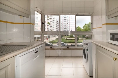 Apartamento T2 para Arrendamento em Benfica