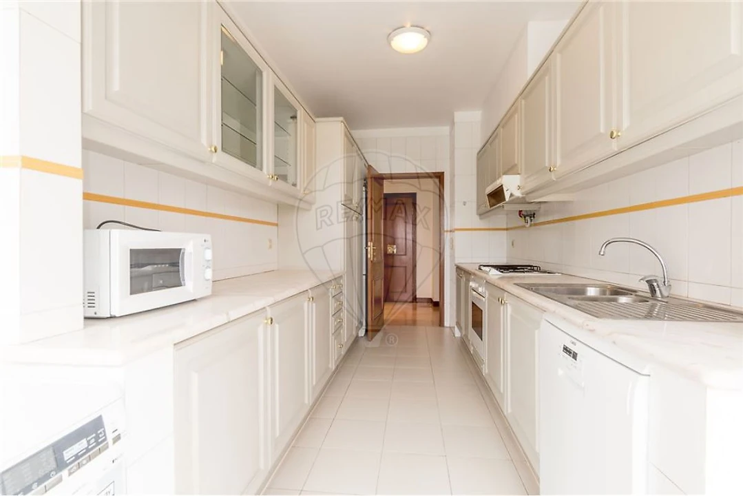 Apartamento T2 para Arrendamento em Benfica Foto 4