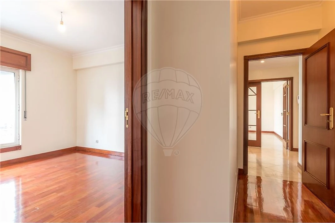 Apartamento T2 para Arrendamento em Benfica Foto 7