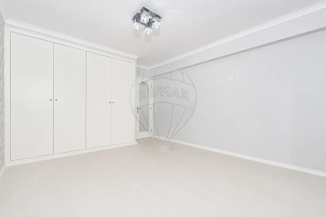 Apartamento T2 para Venda em São Domingos de Benfica Foto 6