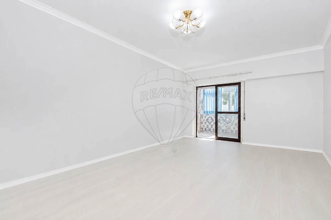 Apartamento T2 para Venda em São Domingos de Benfica Foto 9