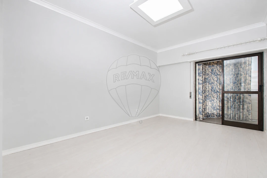 Apartamento T2 para Venda em São Domingos de Benfica Foto 2
