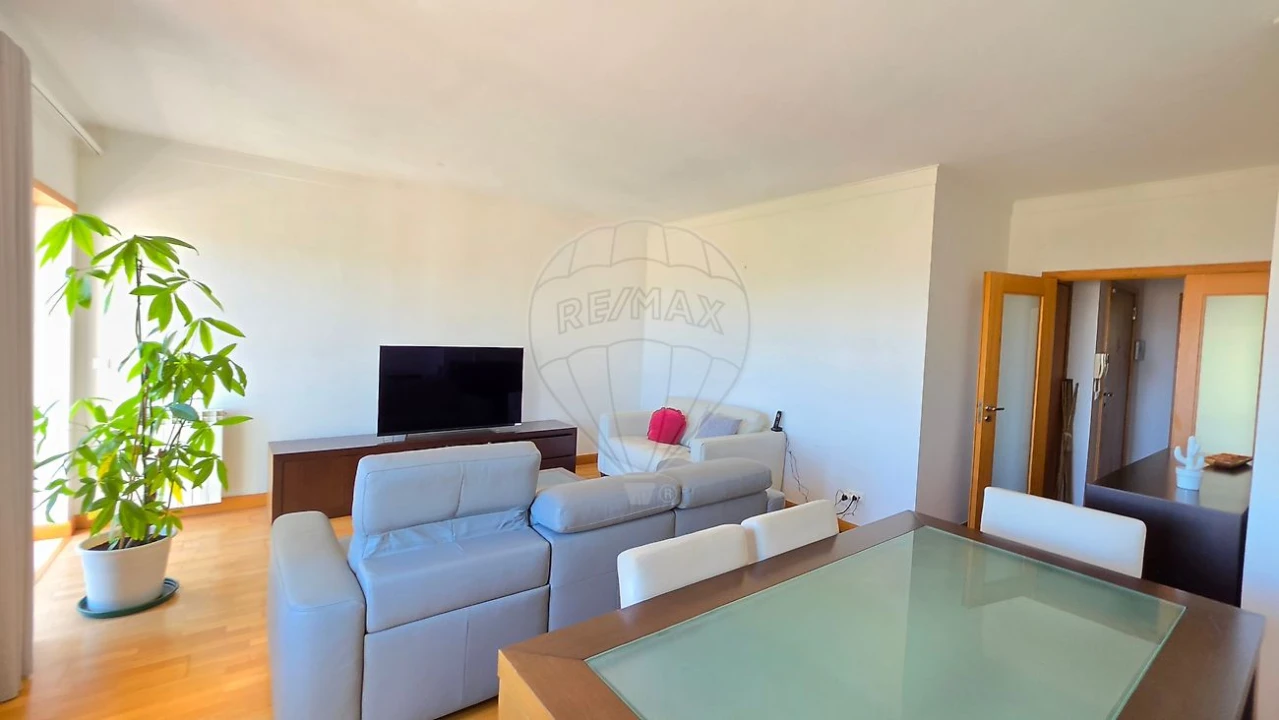 Apartamento T2 para Arrendamento em Carnaxide e Queijas Foto 23