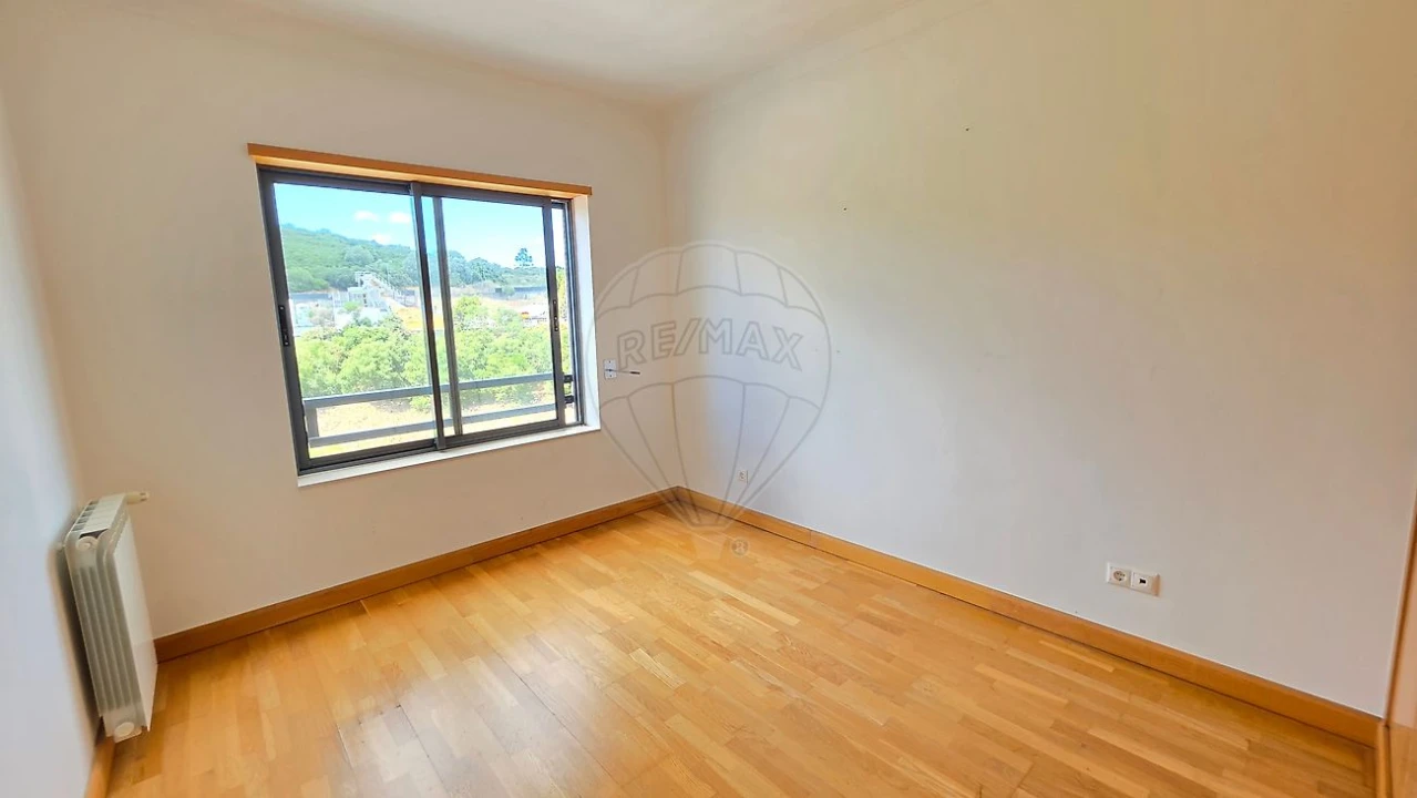 Apartamento T2 para Arrendamento em Carnaxide e Queijas Foto 2