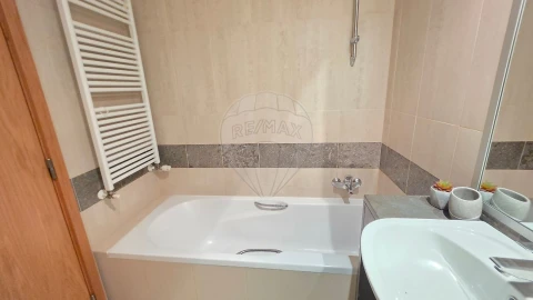 Apartamento T2 para Arrendamento em Carnaxide e Queijas