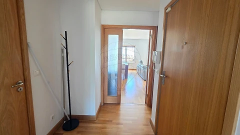 Apartamento T2 para Arrendamento em Carnaxide e Queijas