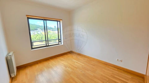Apartamento T2 para Arrendamento em Carnaxide e Queijas