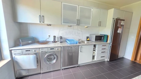Apartamento T2 para Arrendamento em Carnaxide e Queijas