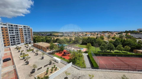 Apartamento T2 para Arrendamento em Carnaxide e Queijas