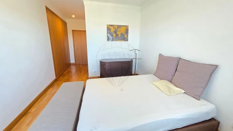 Apartamento T2 para Arrendamento em Carnaxide e Queijas