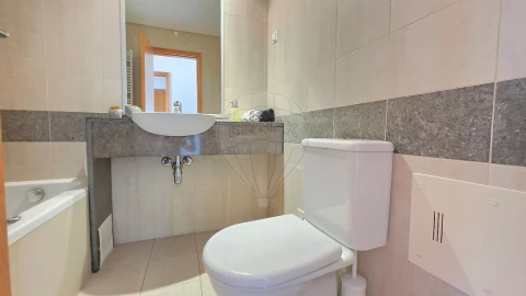 Apartamento T2 para Arrendamento em Carnaxide e Queijas