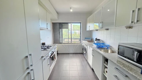 Apartamento T2 para Arrendamento em Carnaxide e Queijas