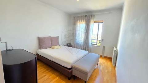 Apartamento T2 para Arrendamento em Carnaxide e Queijas