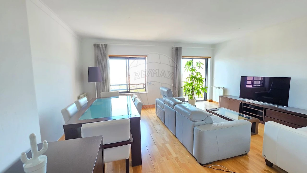 Apartamento T2 para Arrendamento em Carnaxide e Queijas Foto 12