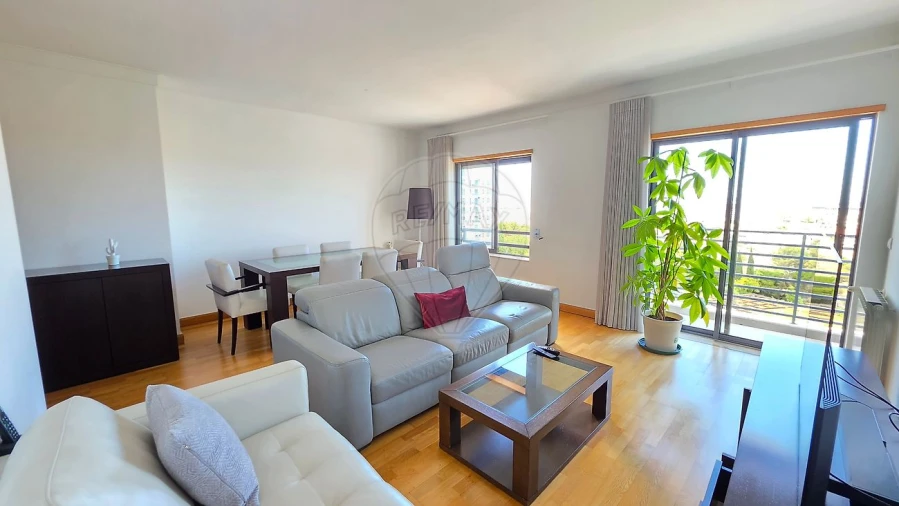 Apartamento T2 para Arrendamento em Carnaxide e Queijas Foto 13