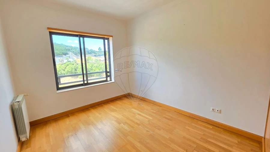 Apartamento T2 para Arrendamento em Carnaxide e Queijas Foto 2